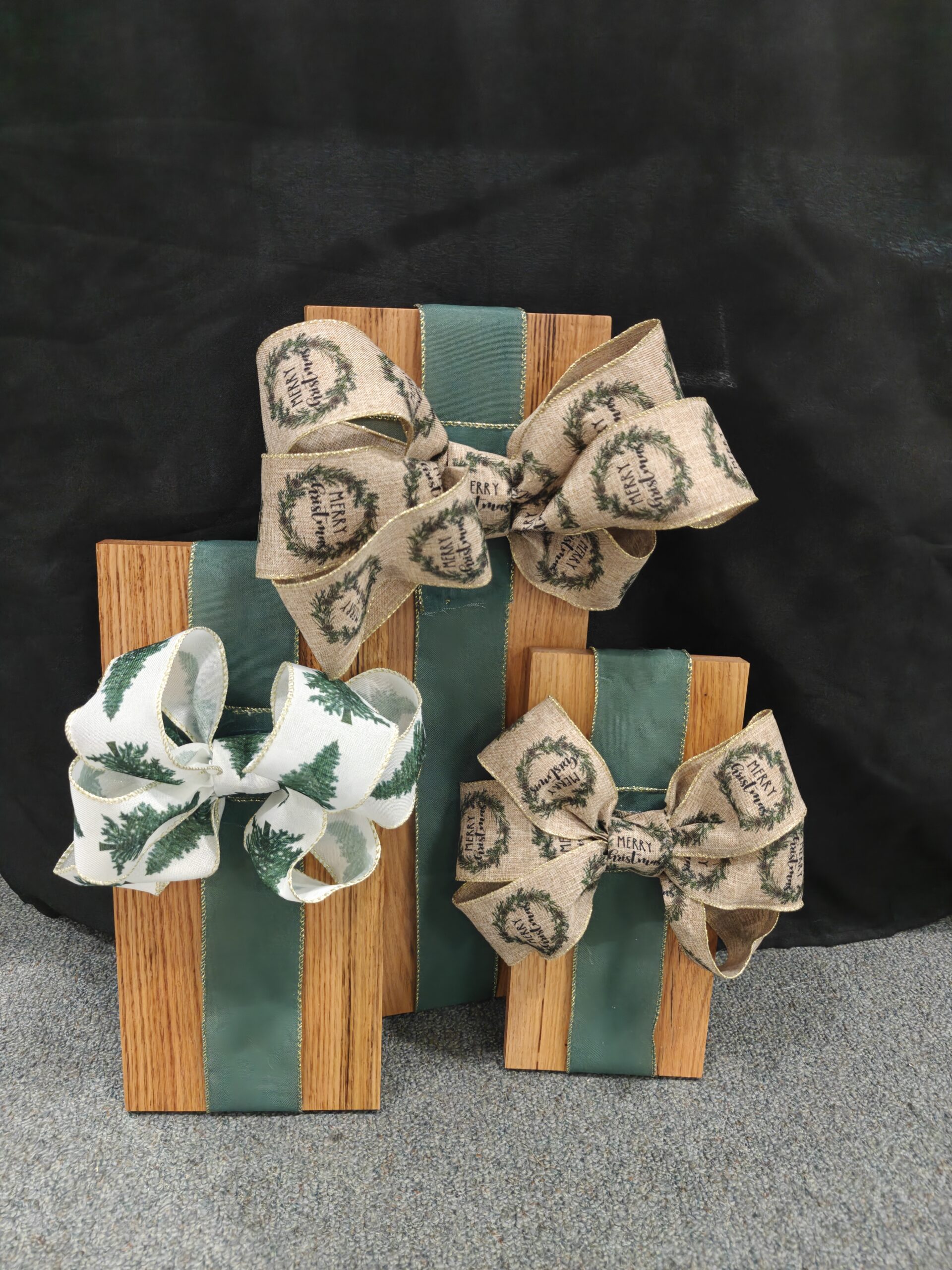 Green Merry Christmas Plank Presents