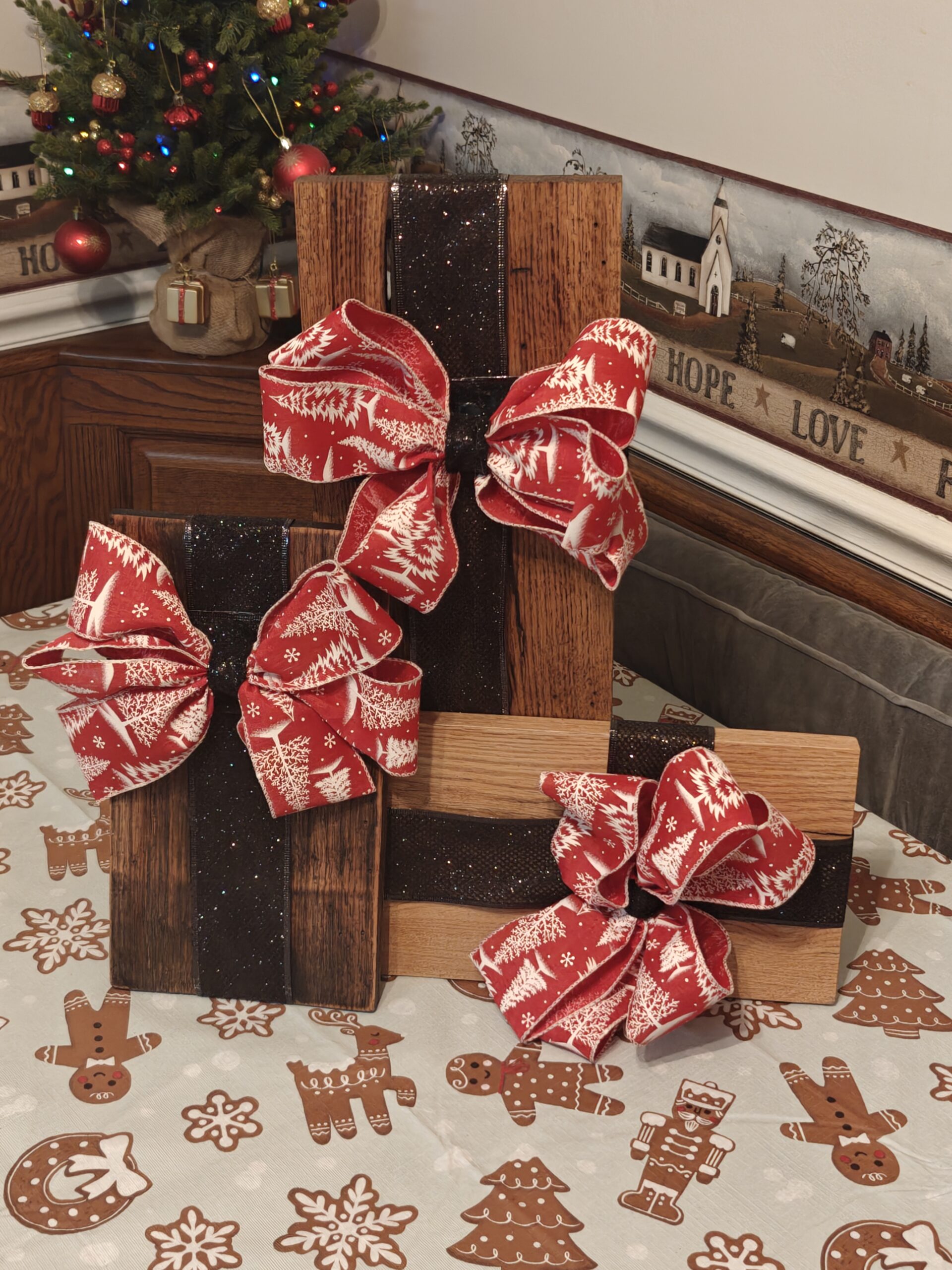 Red & White Plank Presents