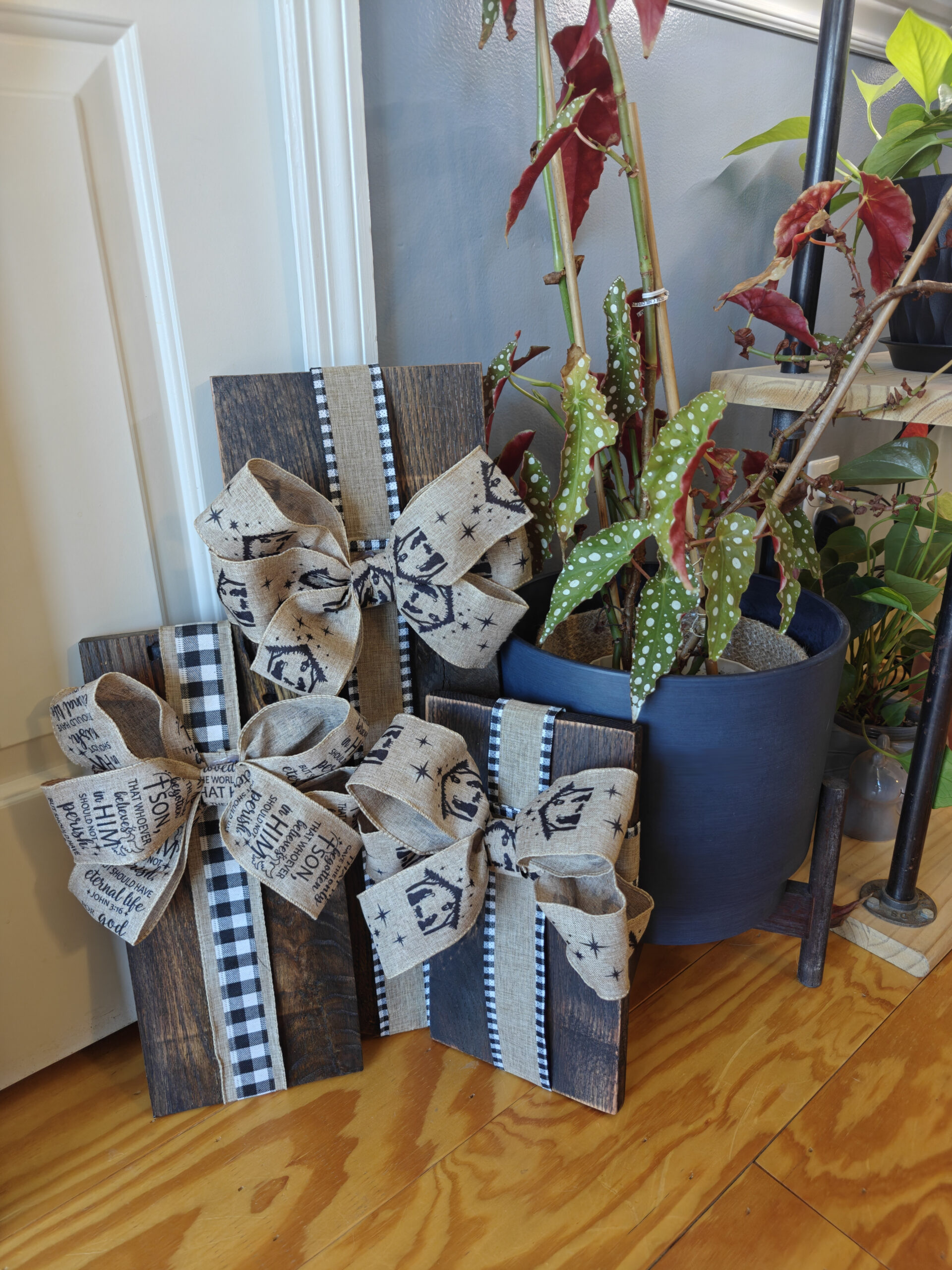 Boxes & Bows - Image 22