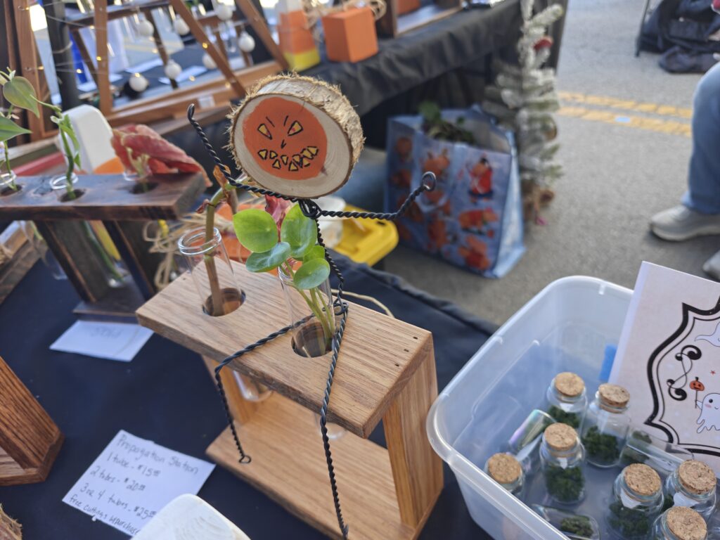 Jack-o'-lantern figurine